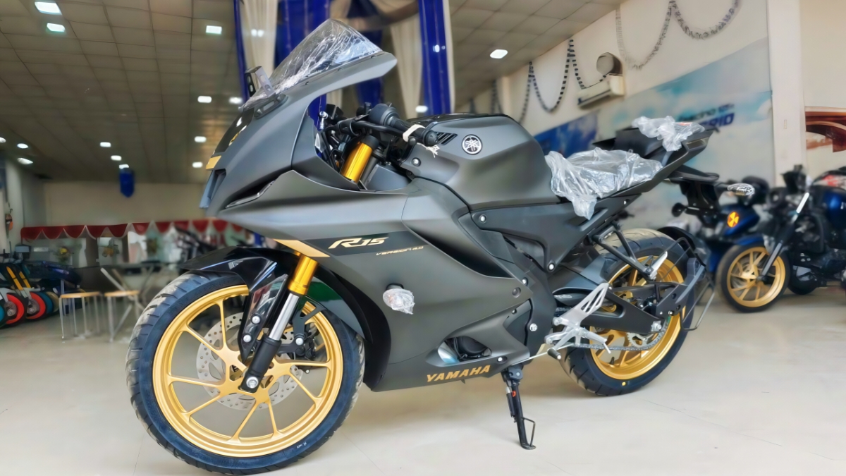 Yamaha R15 V4
